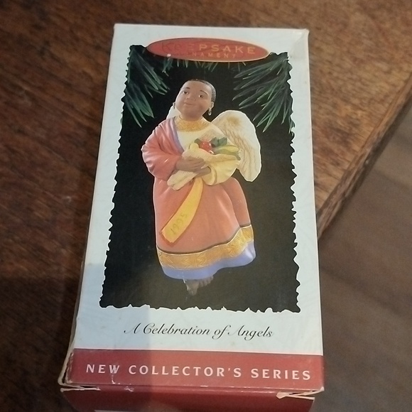 Hallmark A Celebration of Angels ornament - Picture 4 of 6